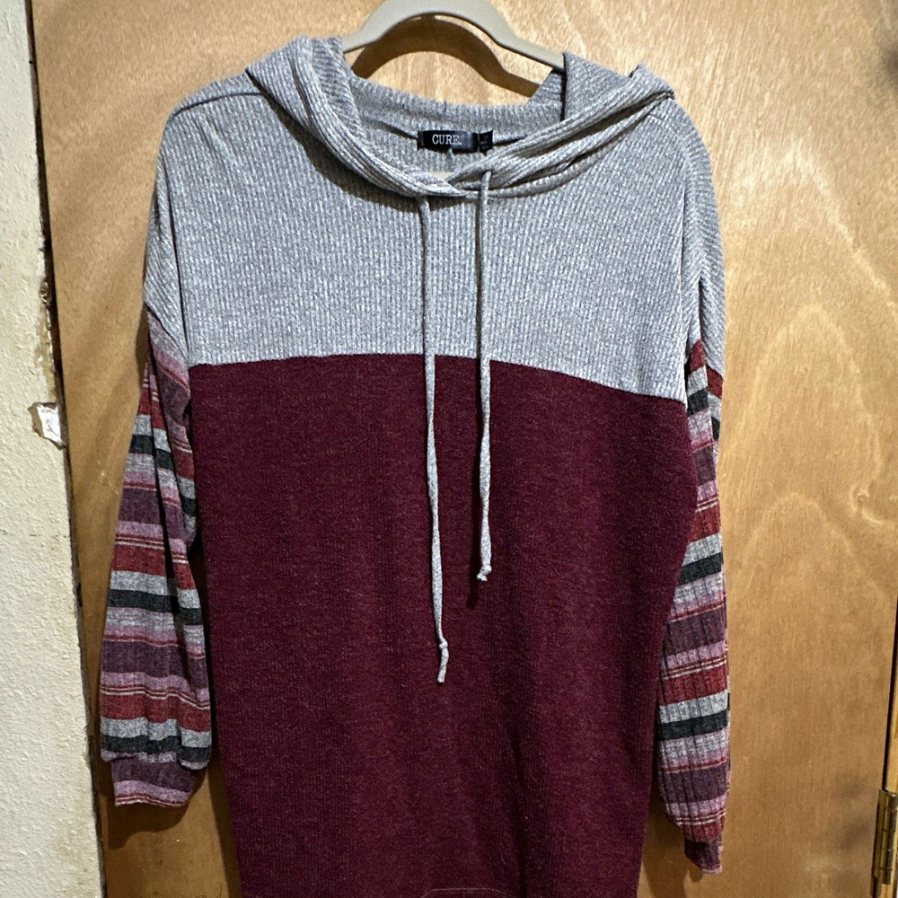 CURE. Women's Plus 1X Gray Burgundy Colorblock Hooded Pullover Hoodie